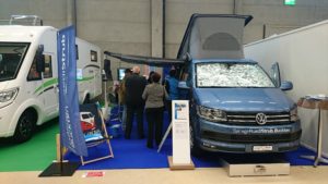 Messestand Ruedi Strub mit VW-Bus