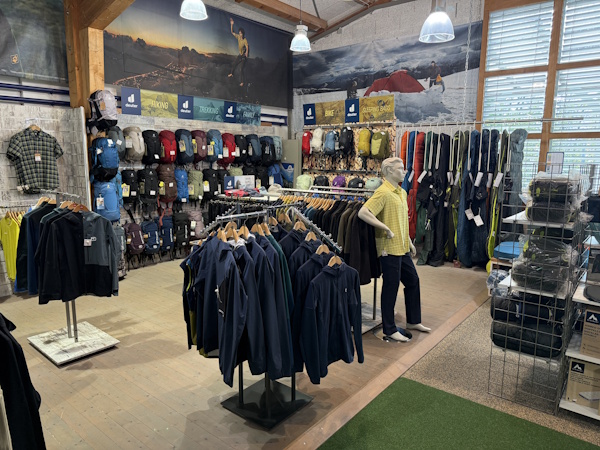 Schlafsäcke und Outdoor Bekleidung