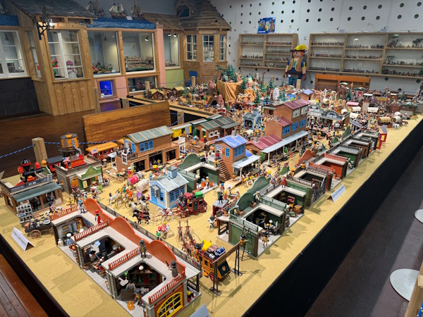 Lego- und Playmobilwelt