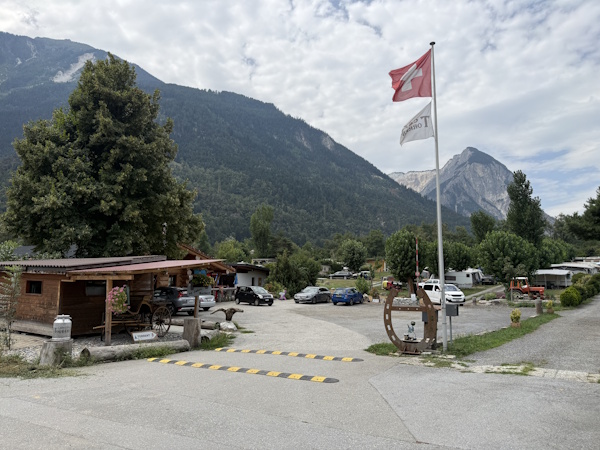 Platzeinfahrt zum Camping Torrent