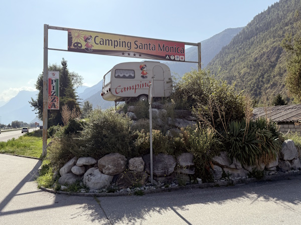 Platzeinfahrt Camping Santa Monica