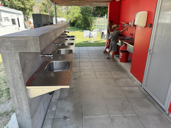 Geschirrabwaschbecken
