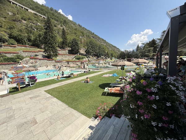 Beckenlandschaft im Brigerbad