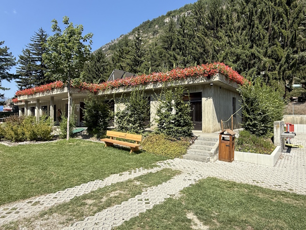 Sanitärgebäude im Camping BRigerbad